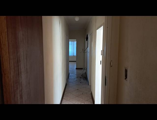 3 BEDROOM FREEHOLD FOR SALE IN CRYSTAL PARK